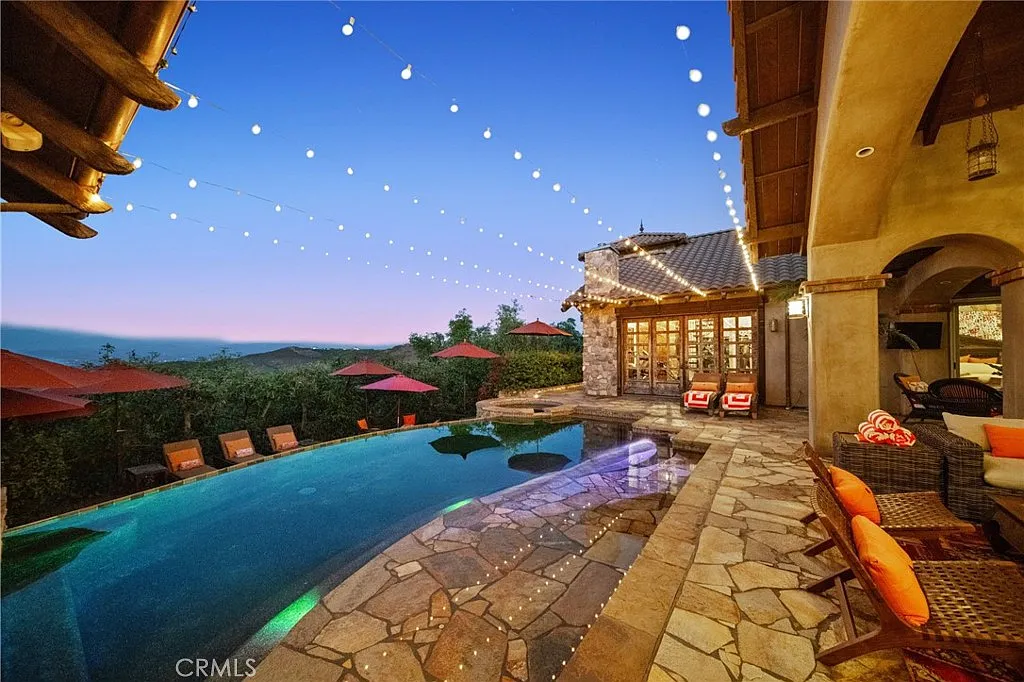 5 bed, 3.0 bath, 5122 sqft, $19,500 — Photo 3