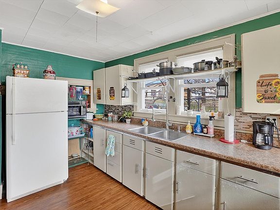 3rd image of 134 Prairie St