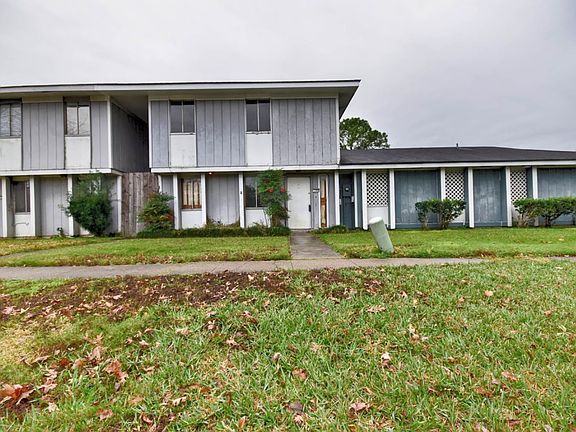 2nd image of 109 E Club Dr
