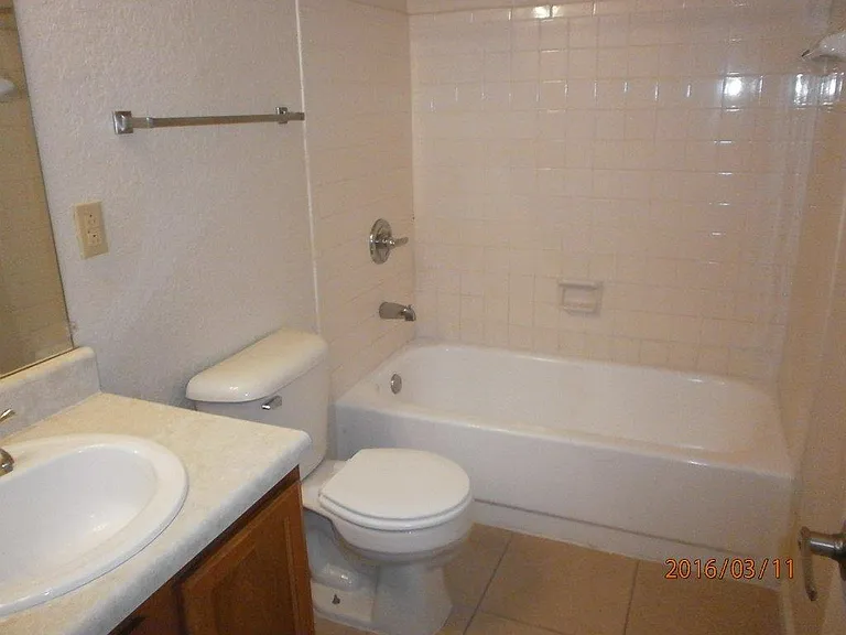 Taylor Way Apartments — Photo 15