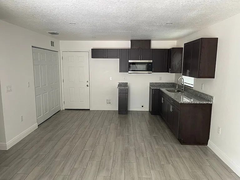 8417 N Seminole Ave — Photo 5