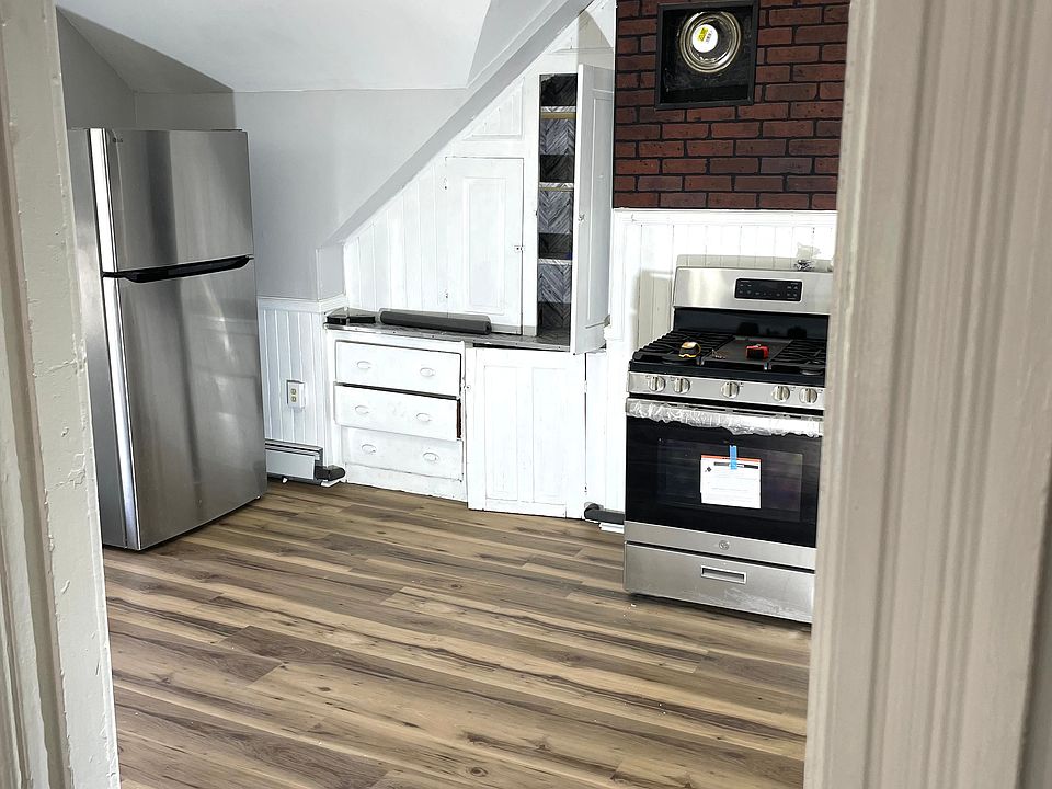 1st image of 123 Donelson St Floor 3