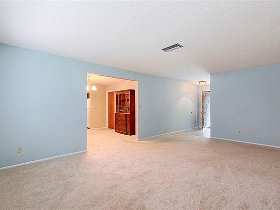 5th image of 8164 Coachlight Cir