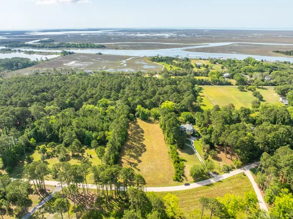 317 McClellan Ave, Mc Clellanville, SC 29458