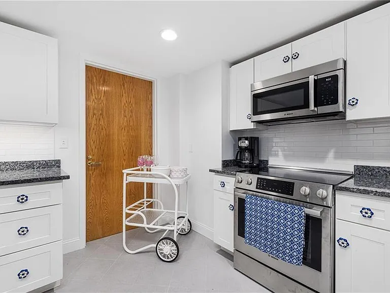 53 Conanicus Ave #3A — Photo 25