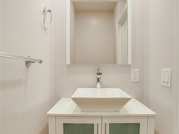 5th image of 28 Giles Ave #1A