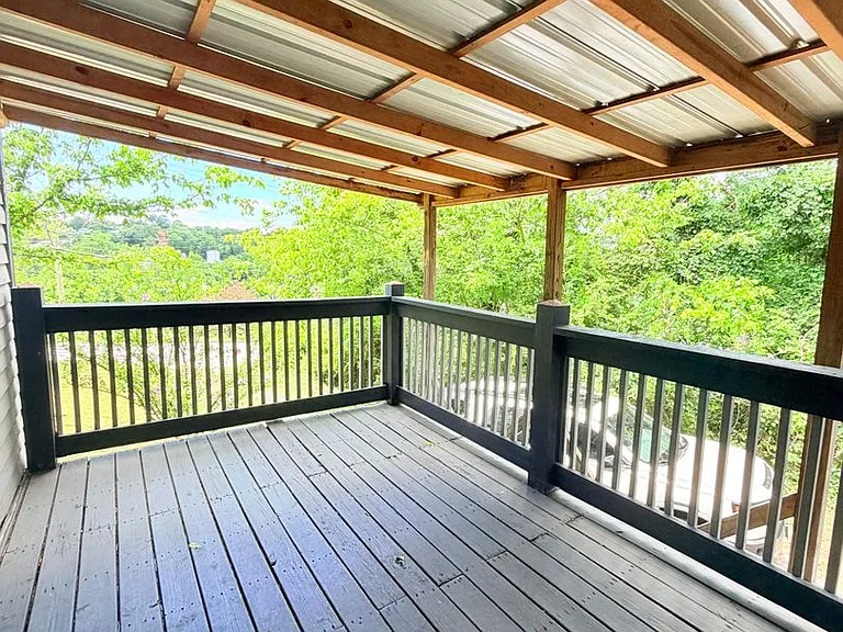 453 W Haywood St #A — Photo 2