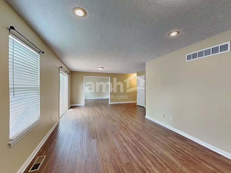 2251 Custer Ln — Photo 8