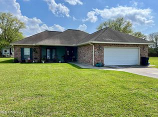 6 Taos Ln, Picayune, MS 39466