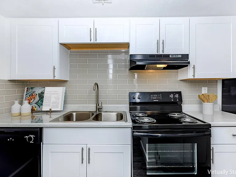 Palisade Park Aparments — Photo 26