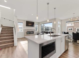 7 E Corner Glen Cmn NE, Calgary, AB T3N2L5