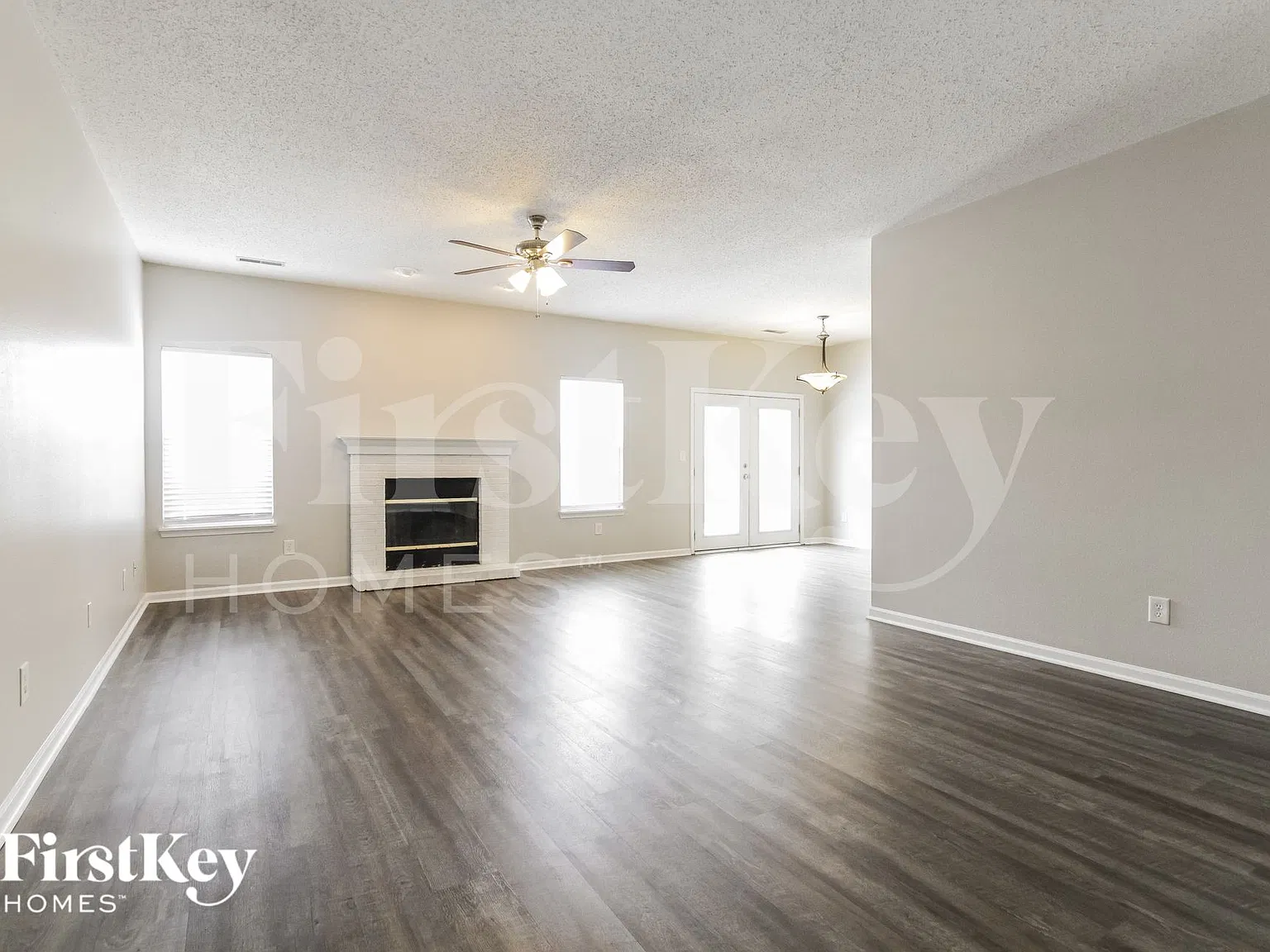 3 bed, 2.0 bath, 1704 sqft, $2,040 — Photo 2