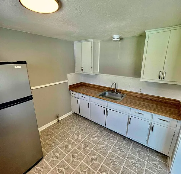 4265 Woodlawn Ave #B — Photo 2