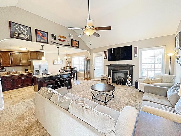 4th image of 1111 Freedom Dr
