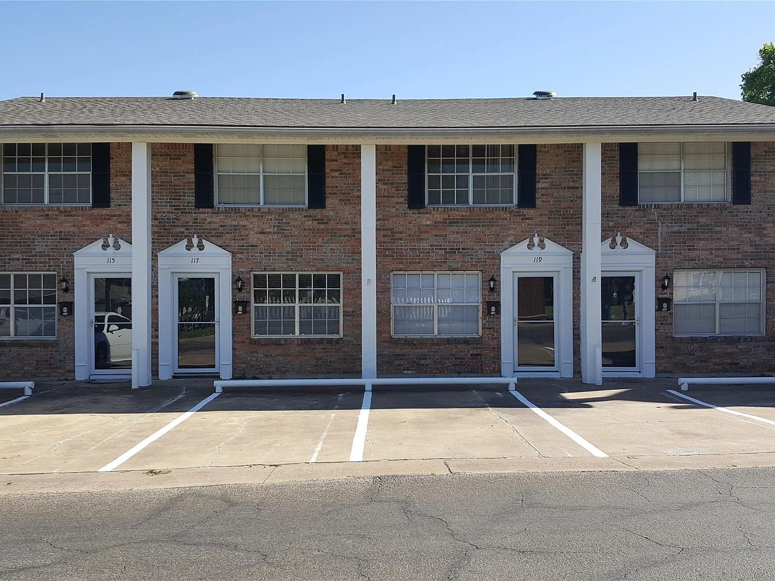2 bed, 1100 sqft, $1,600 — Photo 2