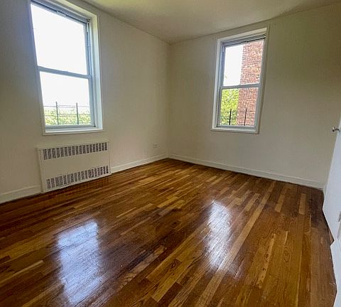 5th image of 5505 Woodside Ave APT 604
