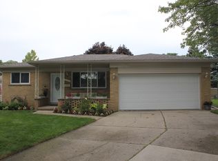 26346 Lillian Ct, Warren, MI 48091