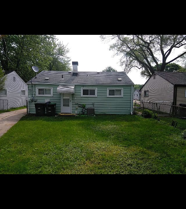 2nd image of 8216 Elm St