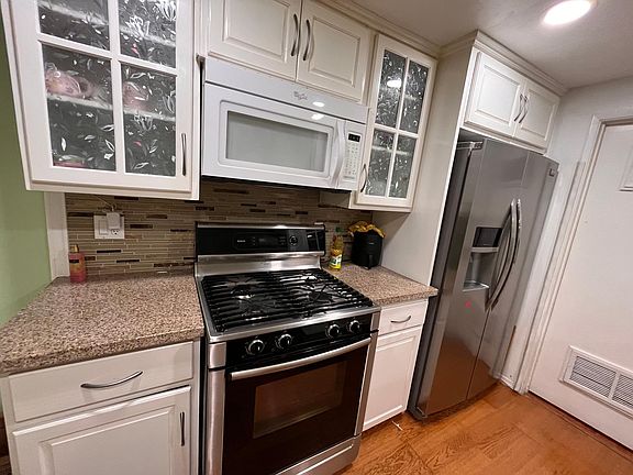 2nd image of 552 Canyon Dr Unit 3