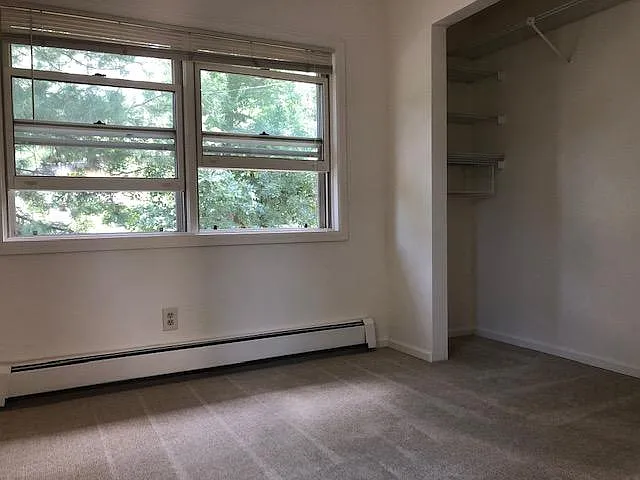576 University Ave — Photo 18