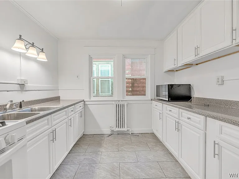 2555 Main St — Photo 12