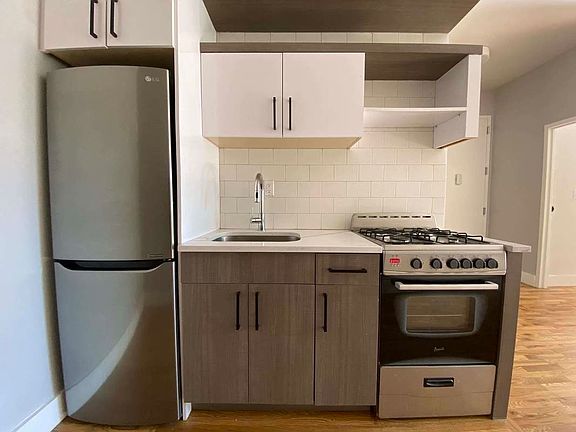 3rd image of 1084 Bedford Ave #B2