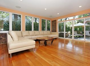 4 Bayberry Rdg, Roslyn, NY 11576