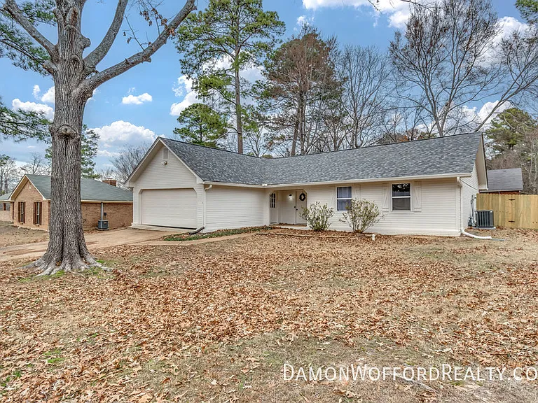 103 Live Oak Ln — Photo 3