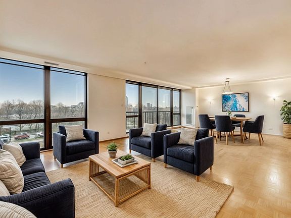 4th image of 2314 N Lincoln Park W APT 5S