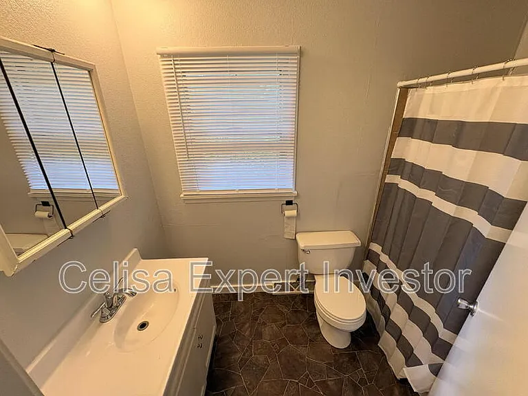 1321 Spring St — Photo 9