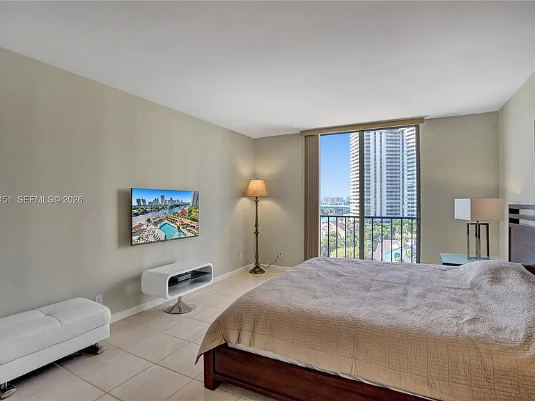 19667 Turnberry Way #9B — Photo 36