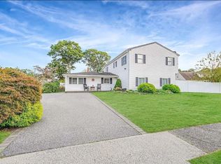 2 Bicycle Ct #1, Selden, NY 11784