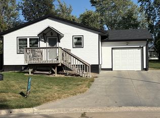 7 Beck Ct, Grinnell, IA 50112