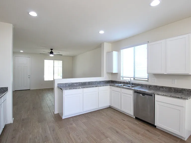 17864 W Paraiso Dr — Photo 8