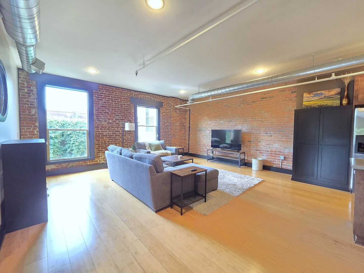 $2,795 - 1 Bd / 1 Ba Fully Furnished Condo - $500 Off 1st Month - Secure Building in Downtown Spo... — Photo 4