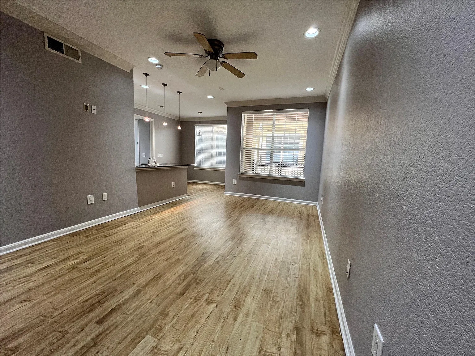 2 bed, 2.0 bath, 1209 sqft, $1,800 — Photo 3