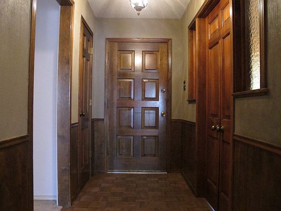 2nd image of 6121 Lynnhaven Dr