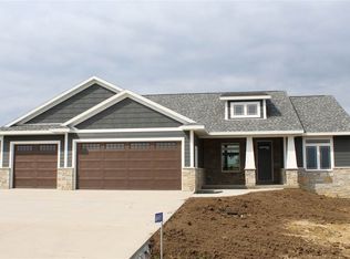 16465 Thunder Ridge Dr, Peosta, IA 52068