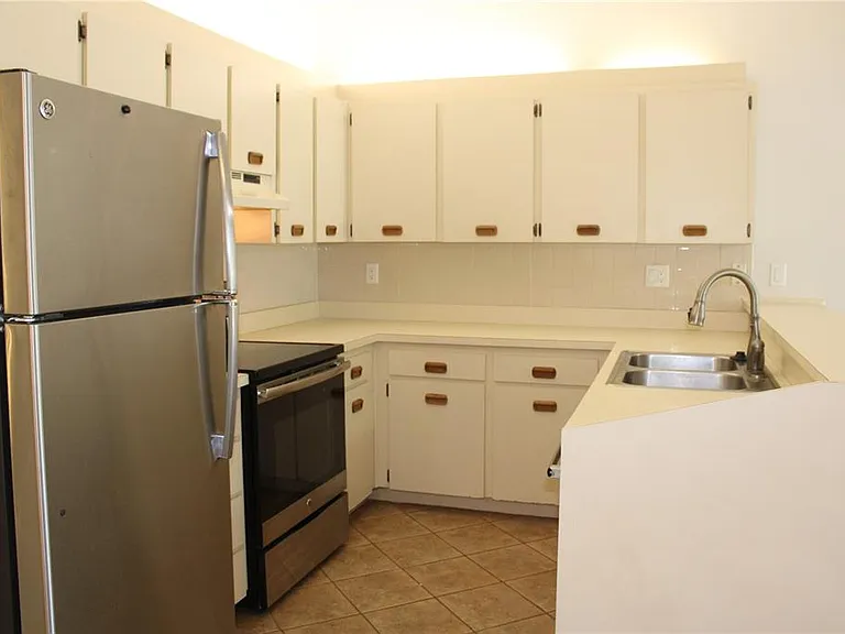 3345 Crystal Ct E #E — Photo 3