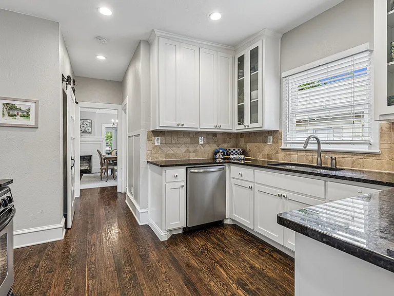 902 N Edgefield Ave — Photo 9