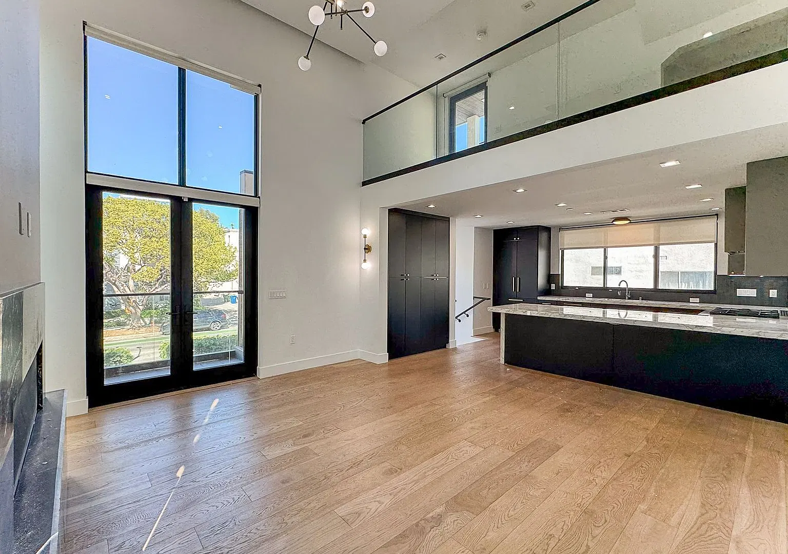 Modern Santa Monica Living | 2 Bedrooms, Loft & Private Rooftop Deck — Photo 1