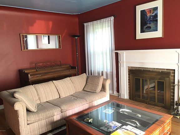 5th image of 1840 Tamarack Ave NW
