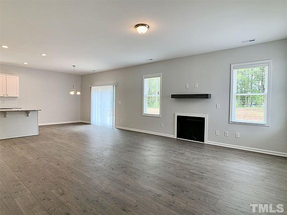 3rd image of 494 Heatwood Dr