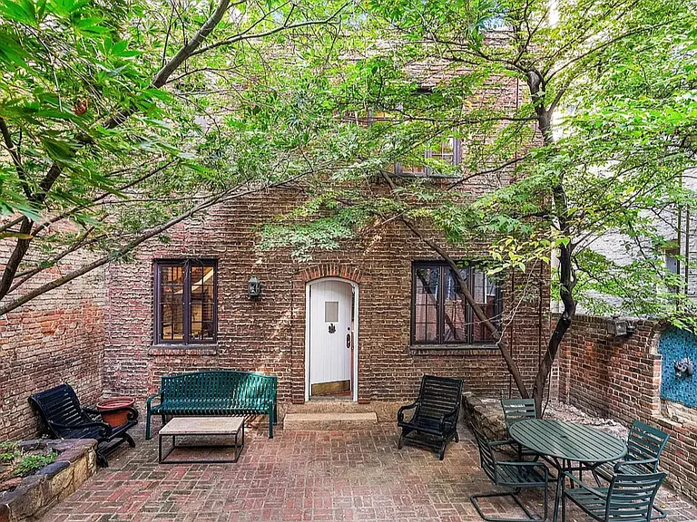 61 Perry St #CARRIAGEHOUS — Photo 12