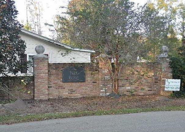 1st image of 821 Royal Ct