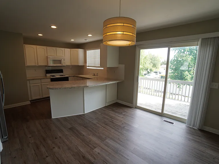 324 E 1100 N — Photo 12