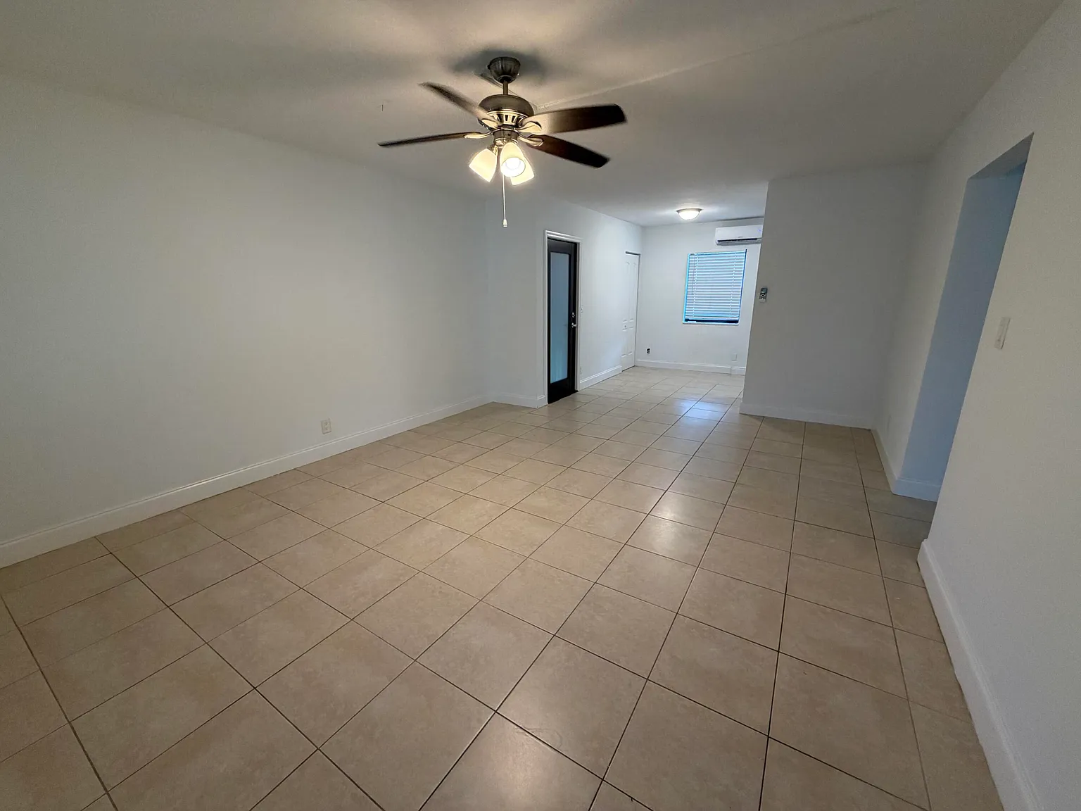 2 bed, 1.0 bath, 11210 sqft, $2,249 — Photo 2
