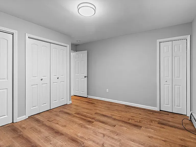 518 Merrow Rd — Photo 4