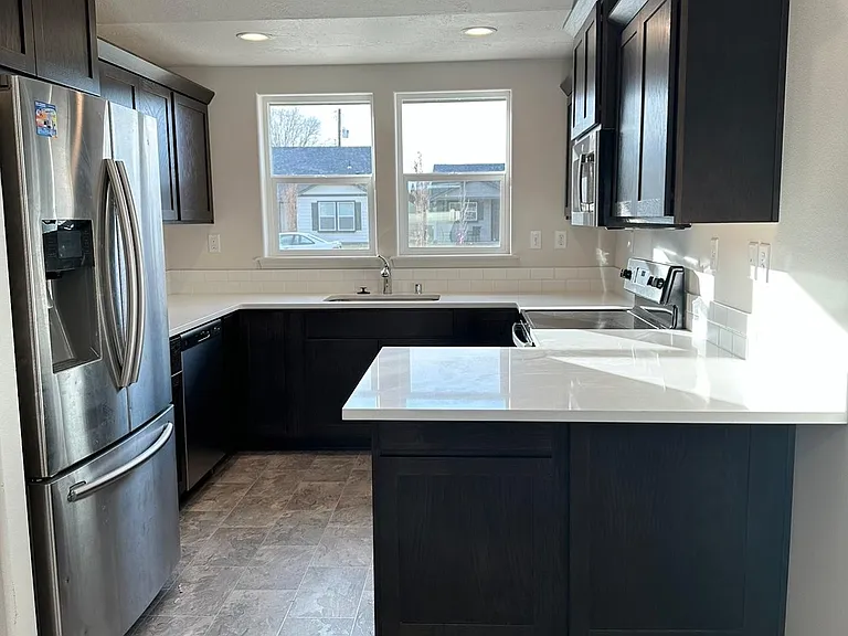 1118 Sequoia Rd — Photo 3