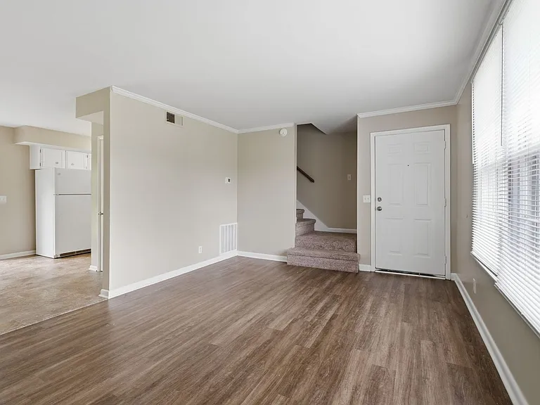 758 McPherson Dr — Photo 8